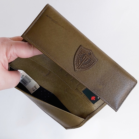 Tilley Olive Leather Trifold Wallet - Picture 5 of 7